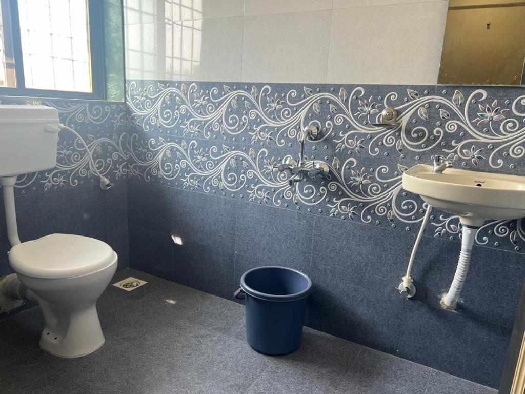 Blue Bell Homestay Lonavla Zewnętrze zdjęcie