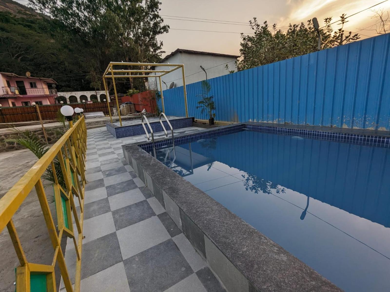 Blue Bell Homestay Lonavla Zewnętrze zdjęcie