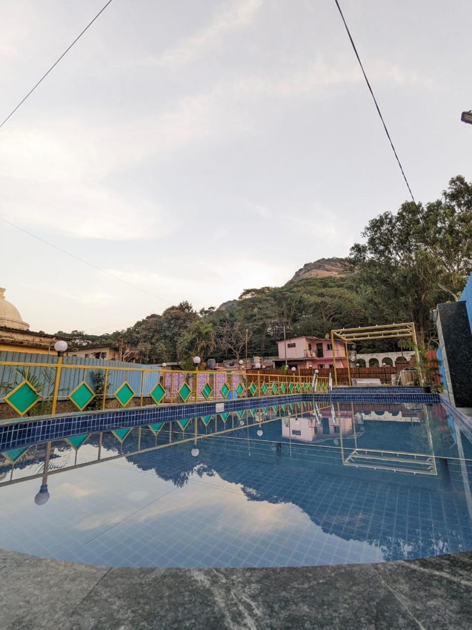 Blue Bell Homestay Lonavla Zewnętrze zdjęcie
