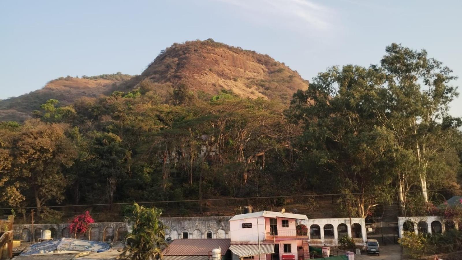 Blue Bell Homestay Lonavla Zewnętrze zdjęcie
