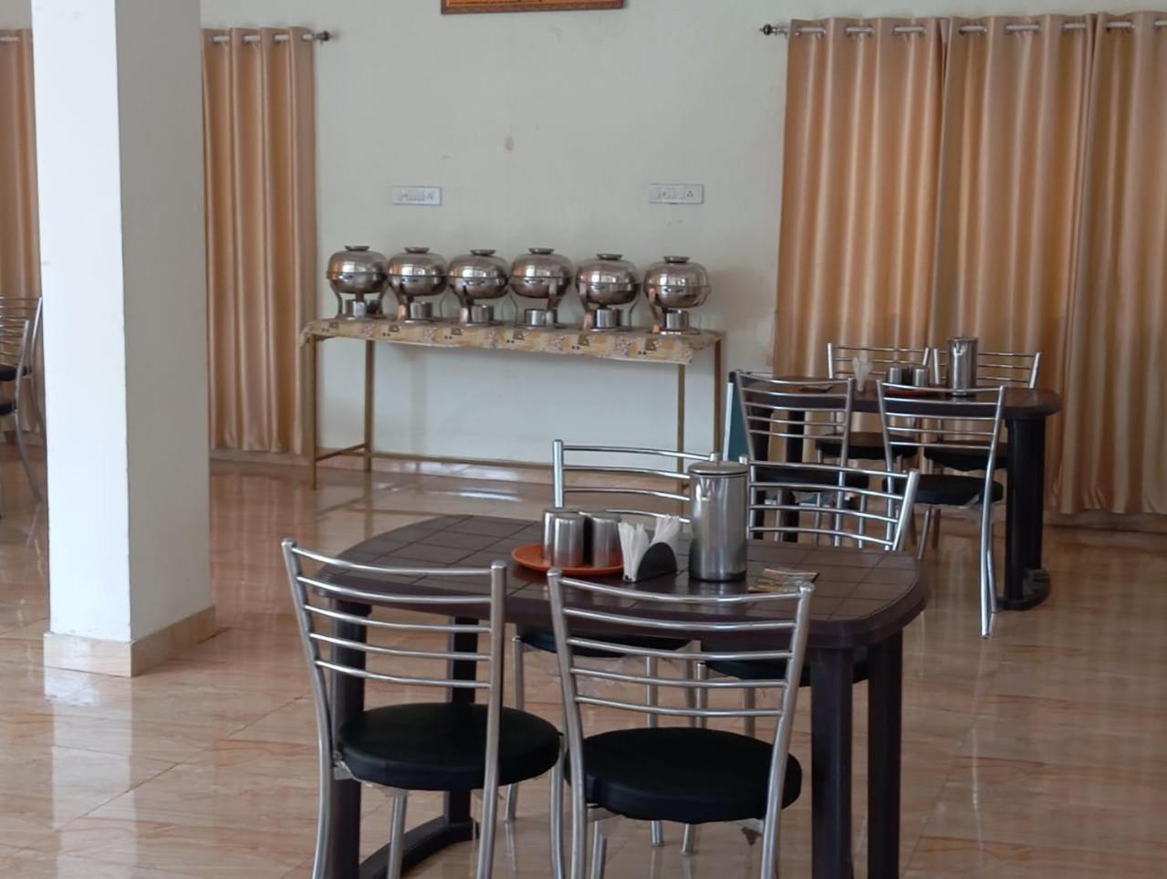 Blue Bell Homestay Lonavla Zewnętrze zdjęcie