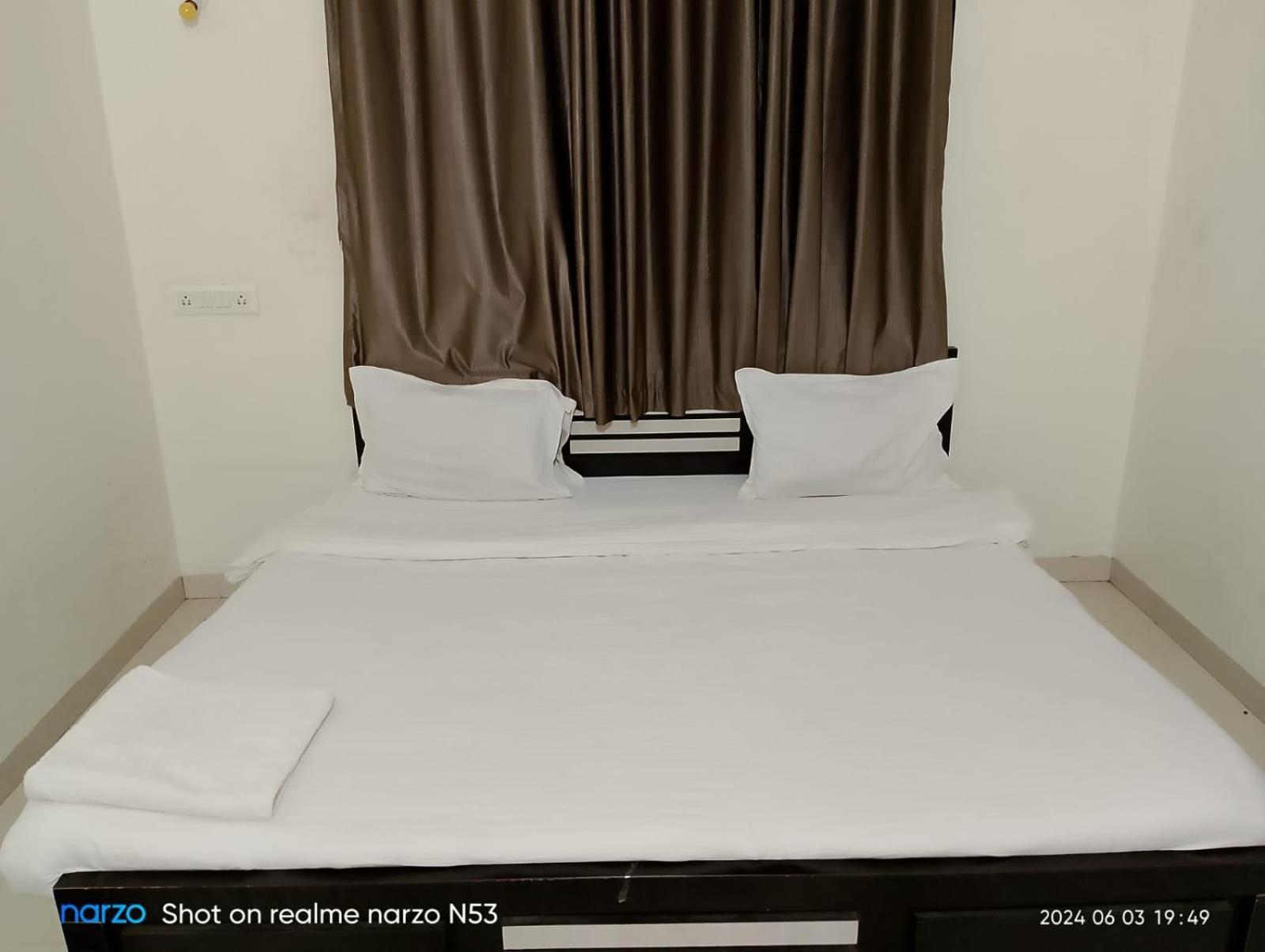 Blue Bell Homestay Lonavla Zewnętrze zdjęcie
