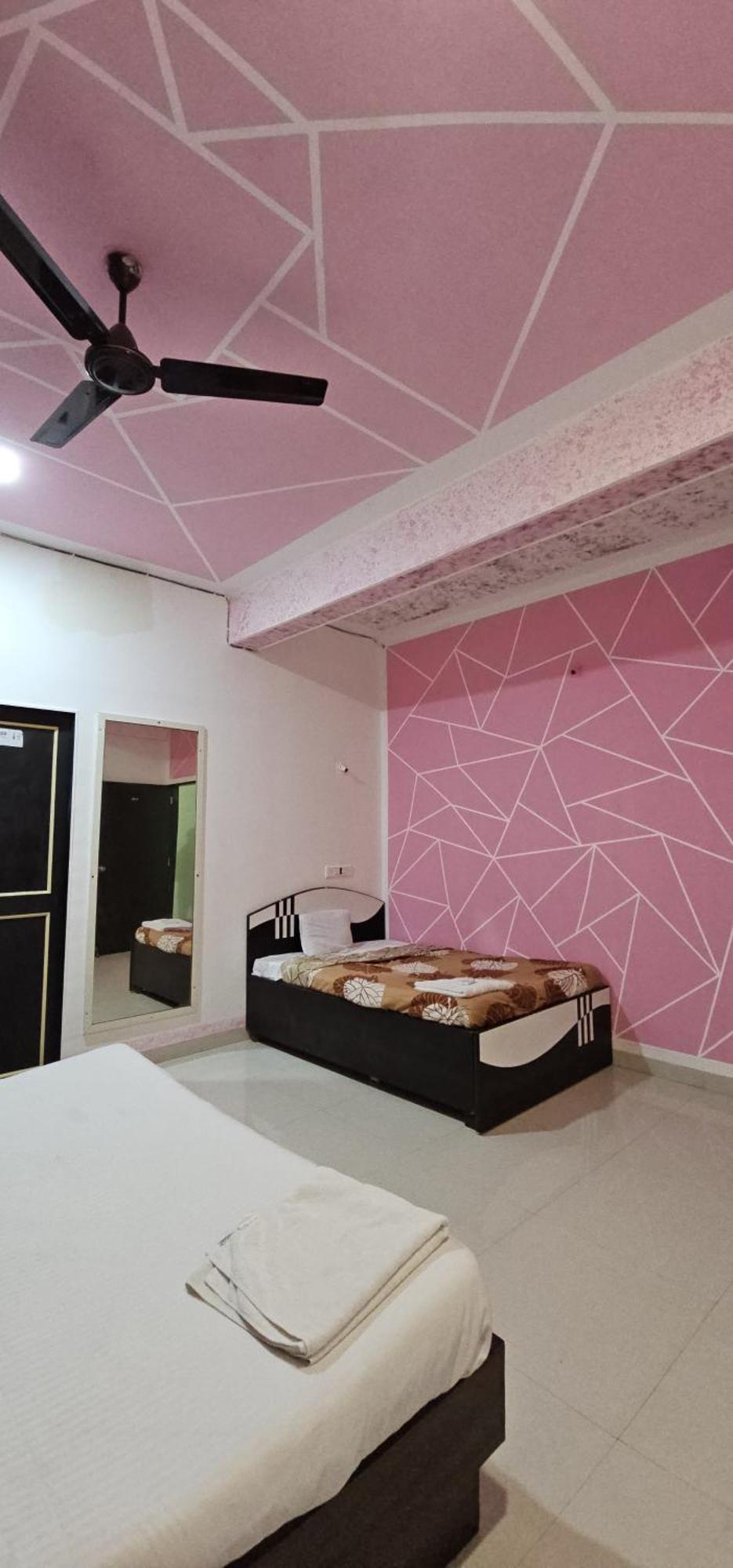 Blue Bell Homestay Lonavla Zewnętrze zdjęcie