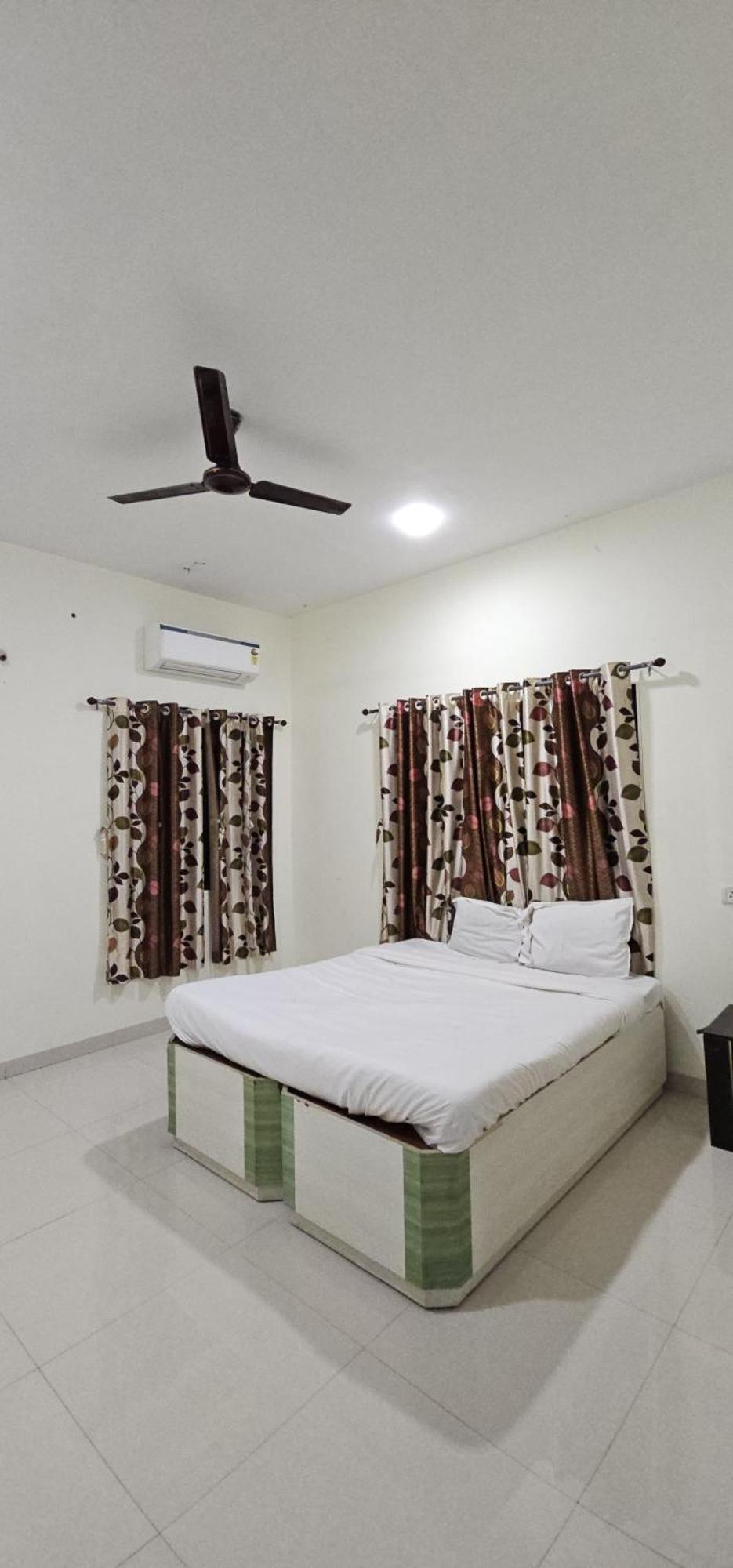 Blue Bell Homestay Lonavla Zewnętrze zdjęcie