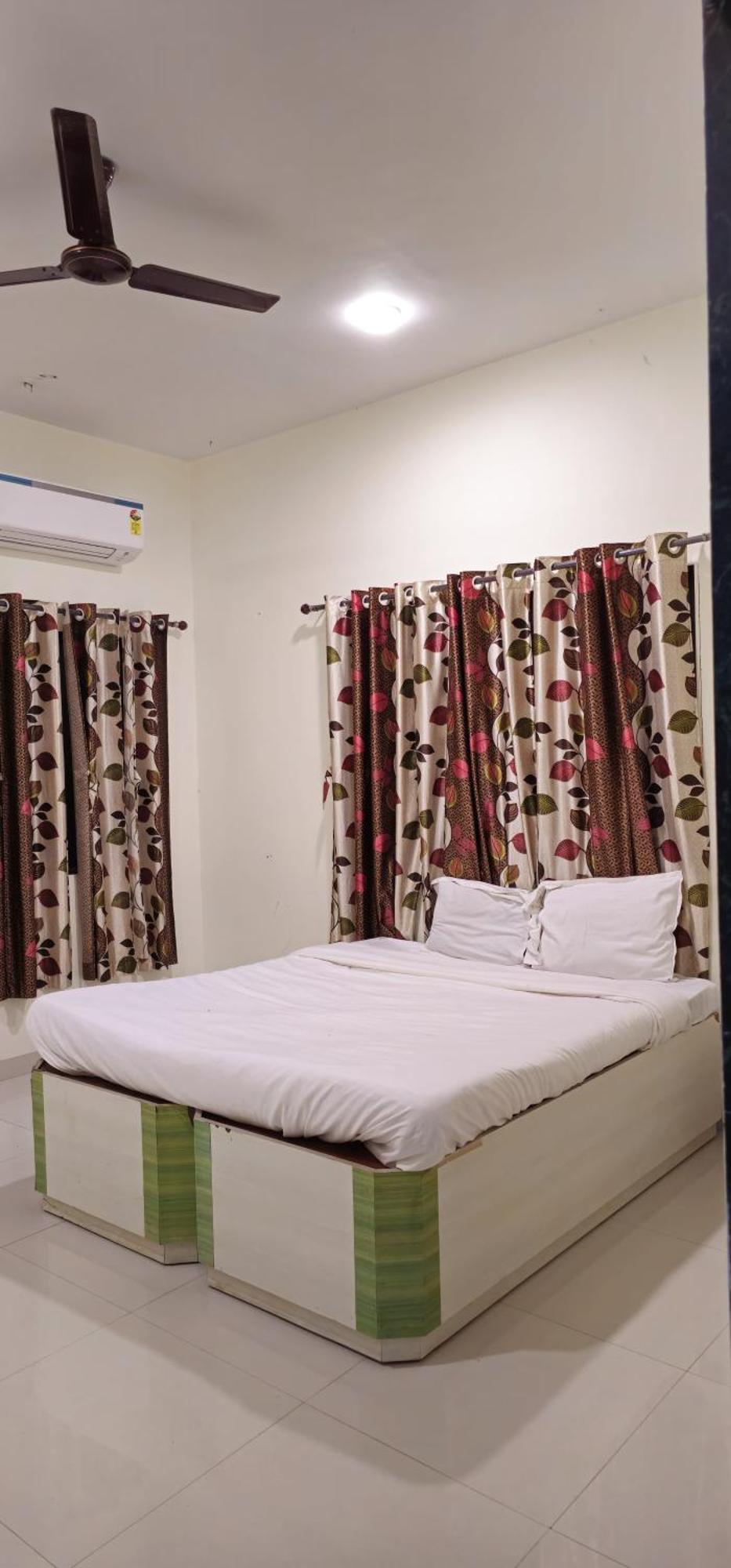 Blue Bell Homestay Lonavla Zewnętrze zdjęcie