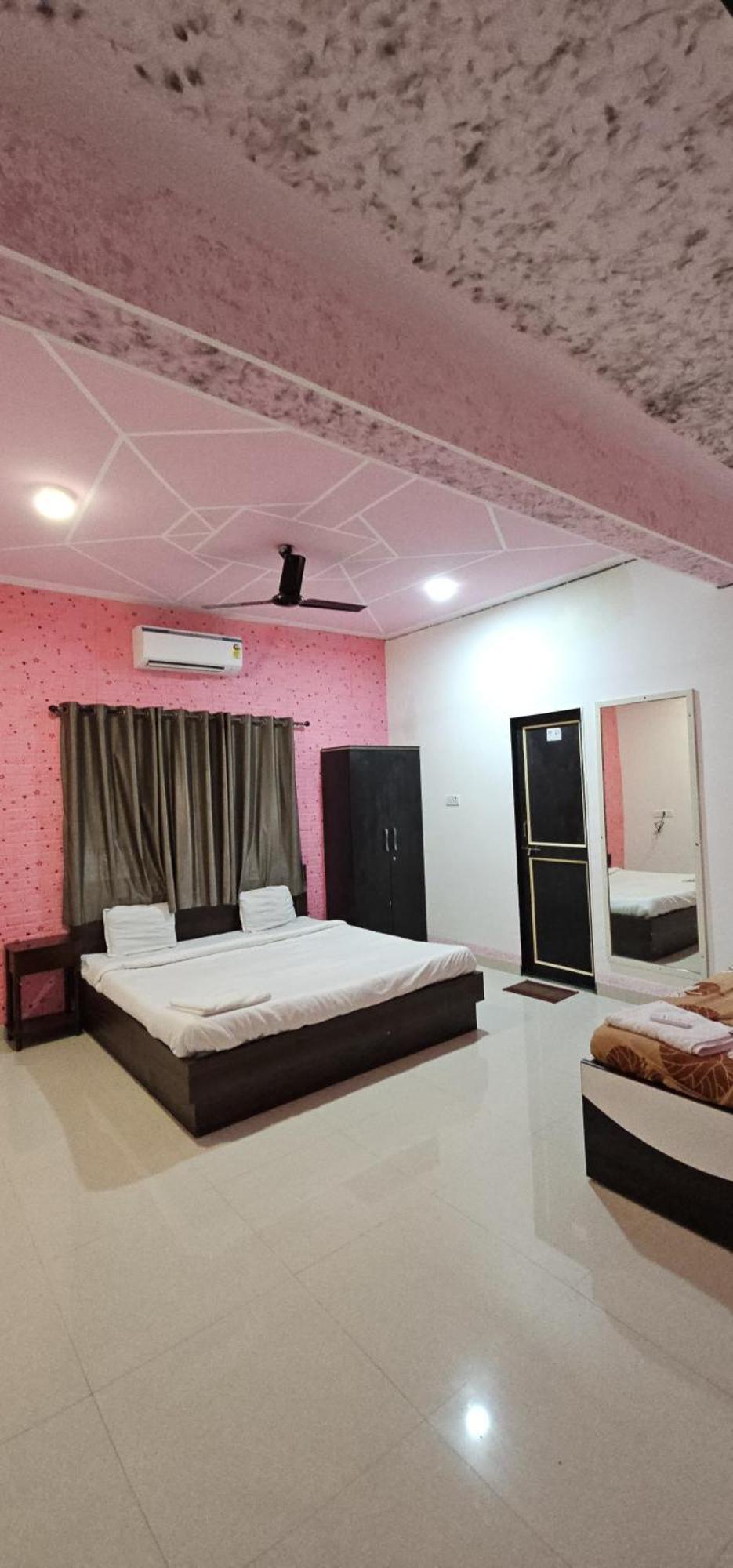 Blue Bell Homestay Lonavla Zewnętrze zdjęcie