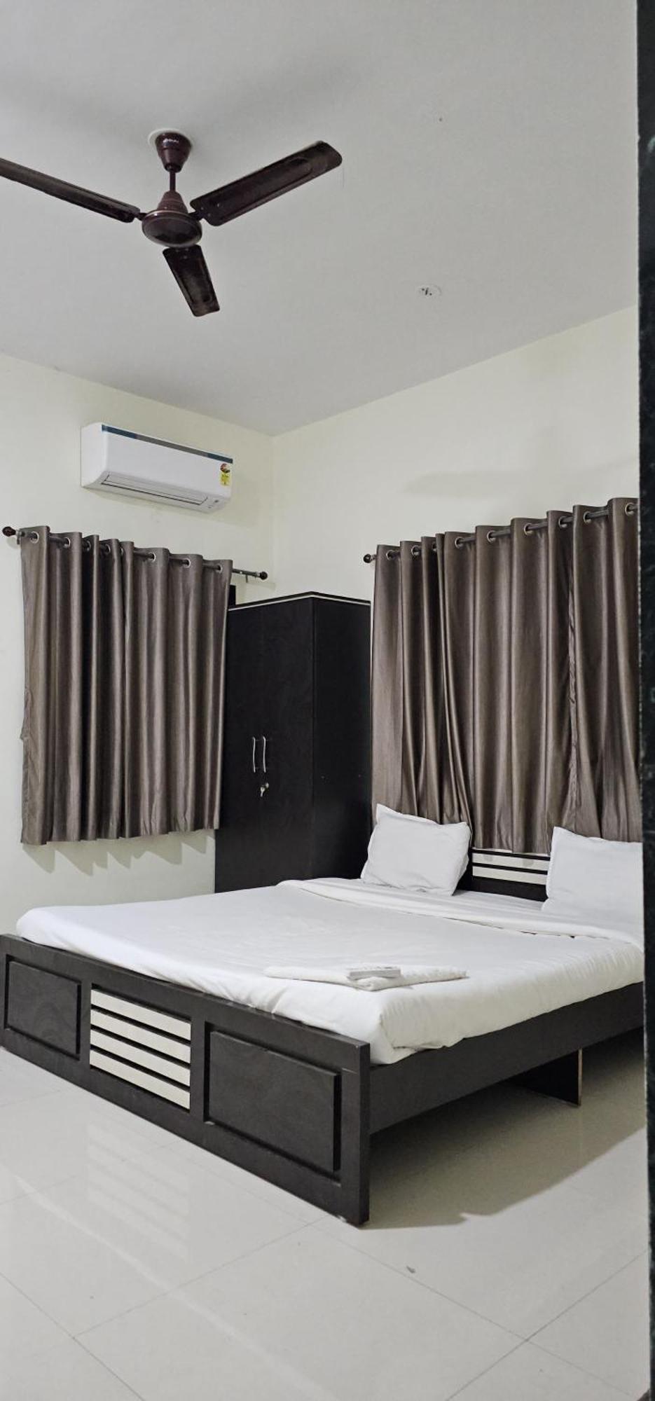 Blue Bell Homestay Lonavla Zewnętrze zdjęcie