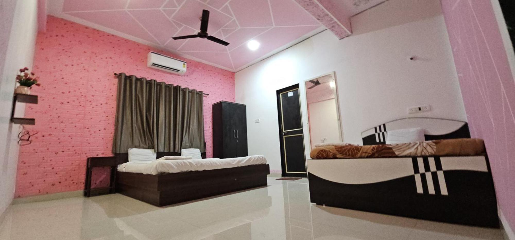 Blue Bell Homestay Lonavla Zewnętrze zdjęcie